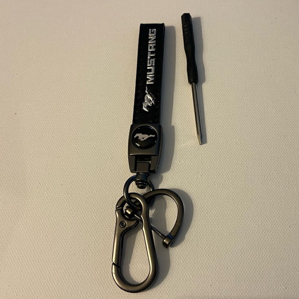 Ford Mustang Key Fob Keychain in Black Leather NWT - Picture 2 of 4